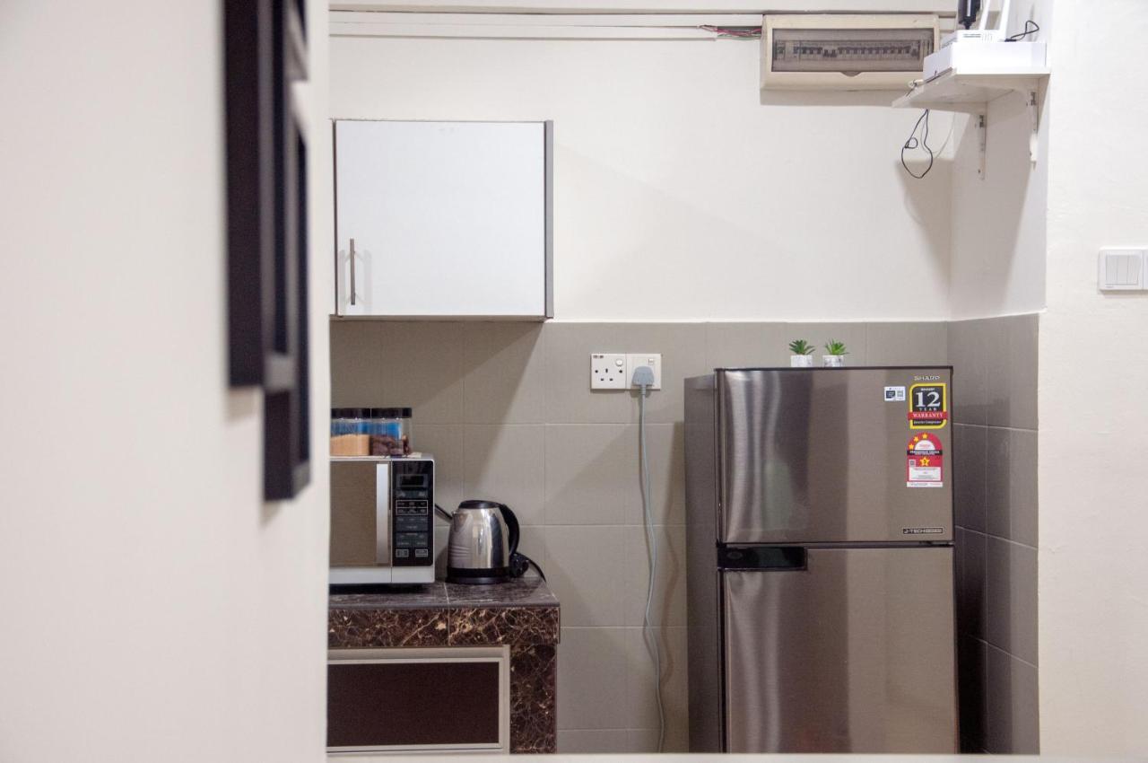 Five H Family Service Apartment Сери-Кембанган Экстерьер фото