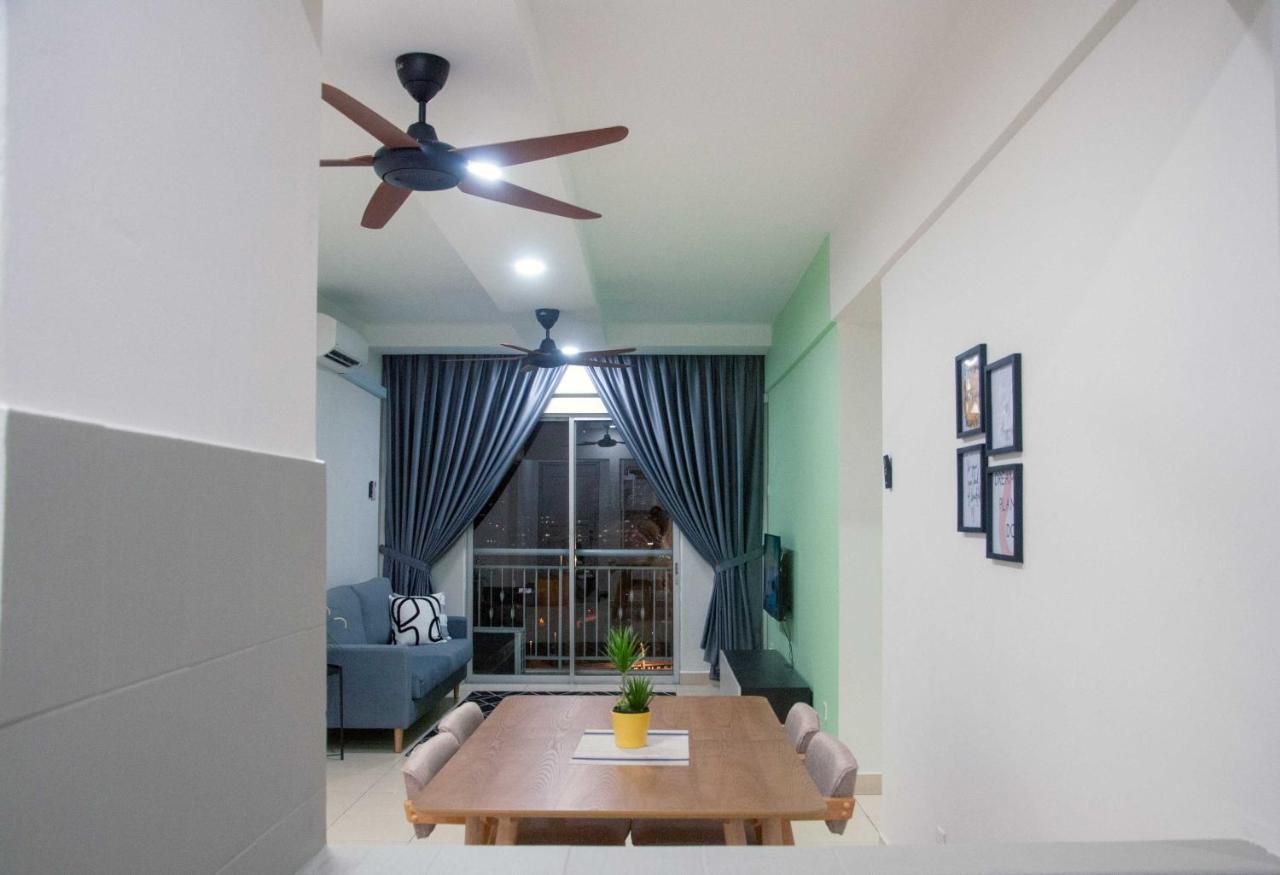 Five H Family Service Apartment Сери-Кембанган Экстерьер фото