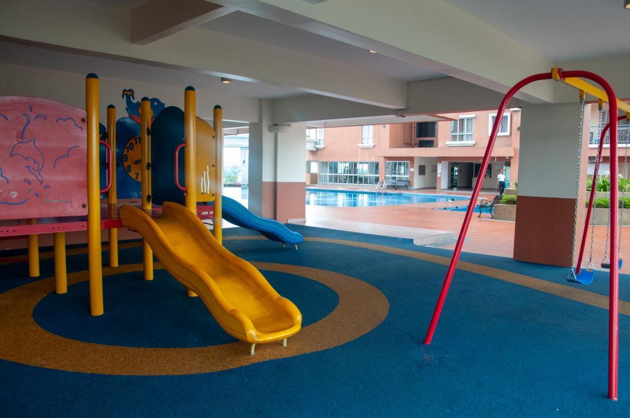 Five H Family Service Apartment Сери-Кембанган Экстерьер фото